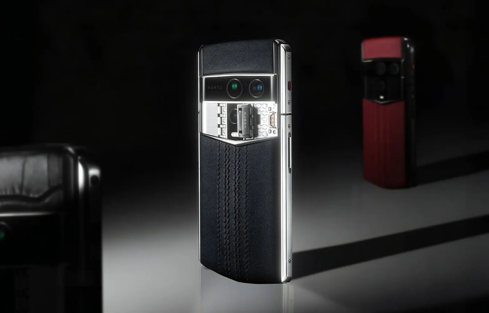 Vertu Agent Q — Весь контроль в ваших руках!