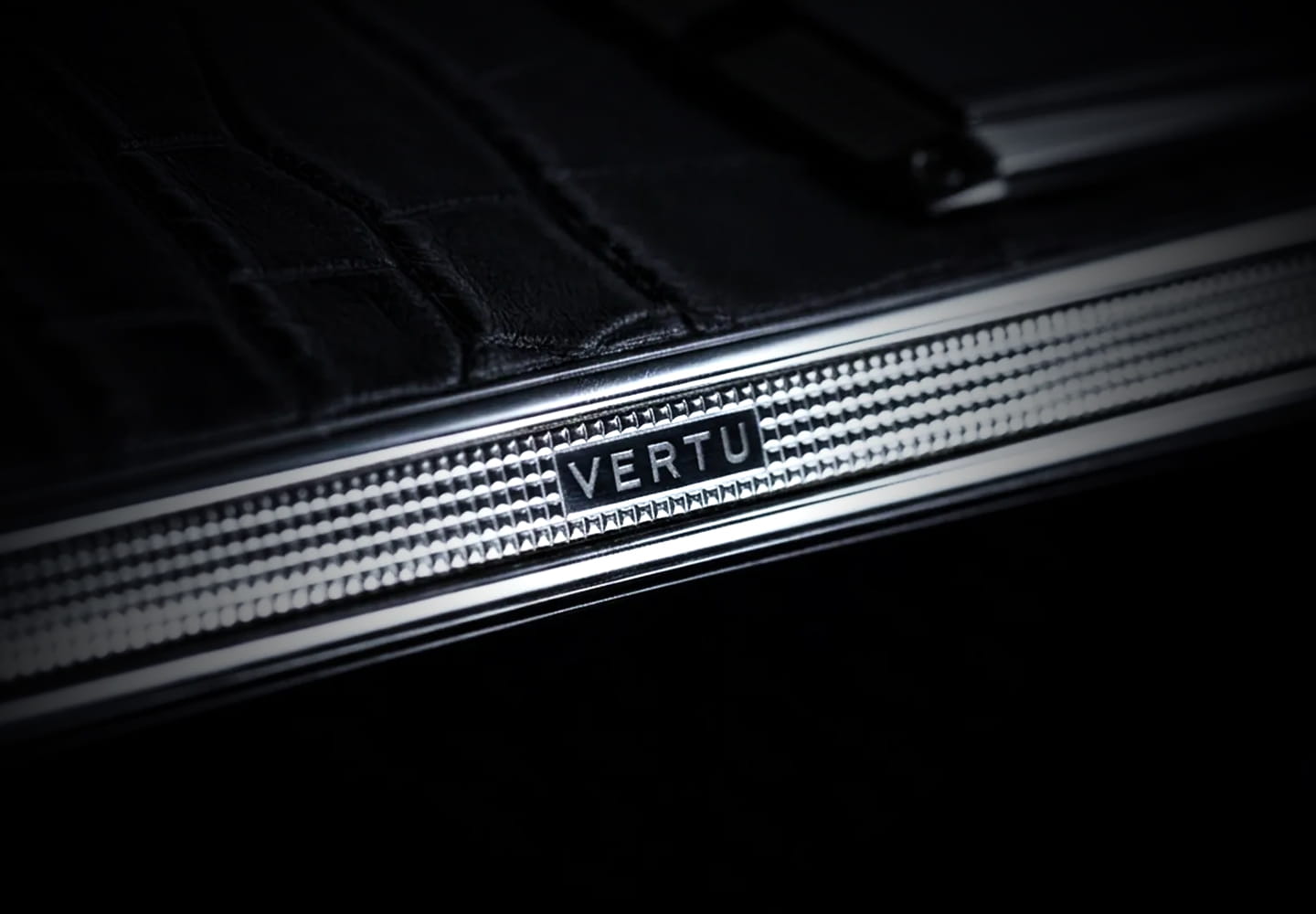 Vertu AlphaFold — Легендарный часовой паттерн Clous De Paris.