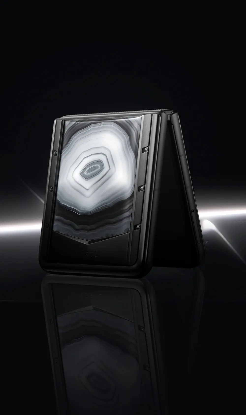 Vertu Quantum Flip — Совершенство, неподвластное стихиям.