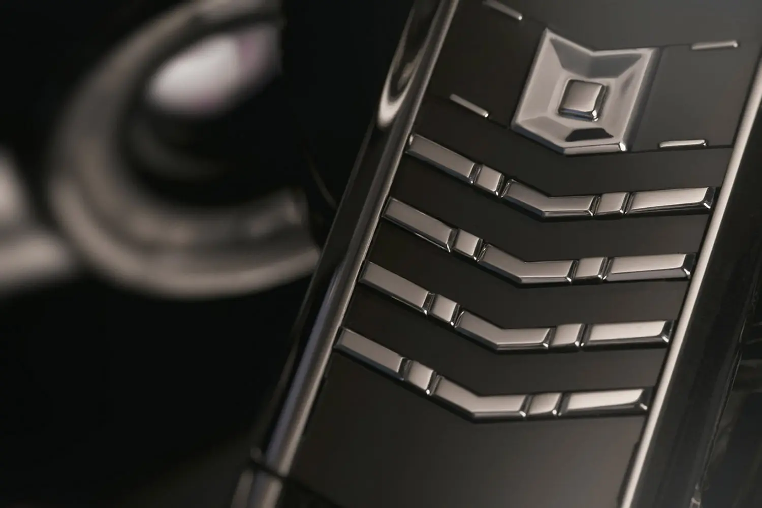 Vertu Signature S Design — Легендарная клавиатура.