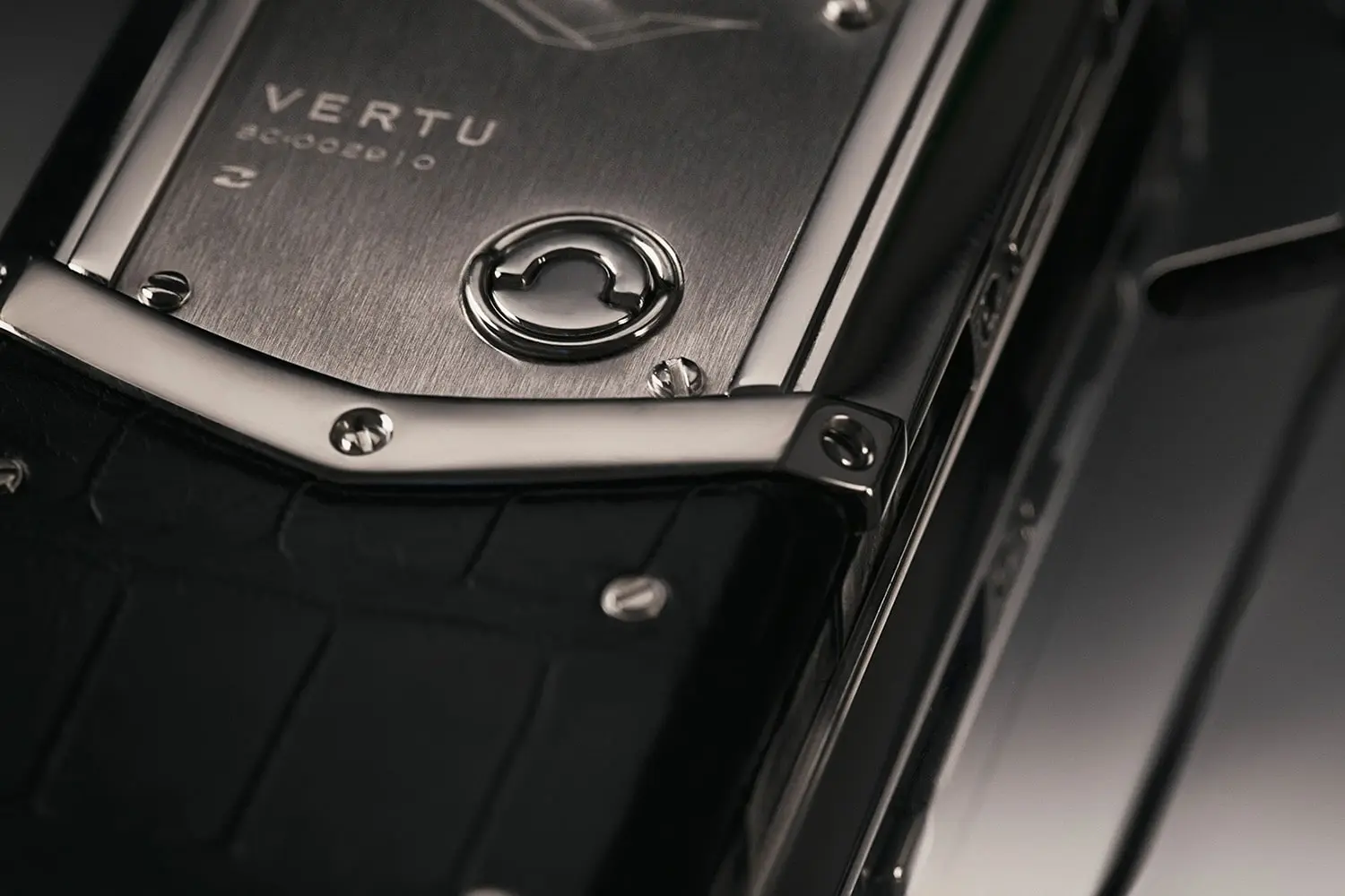 Vertu Signature S Design — Уникальные инженерные детали.